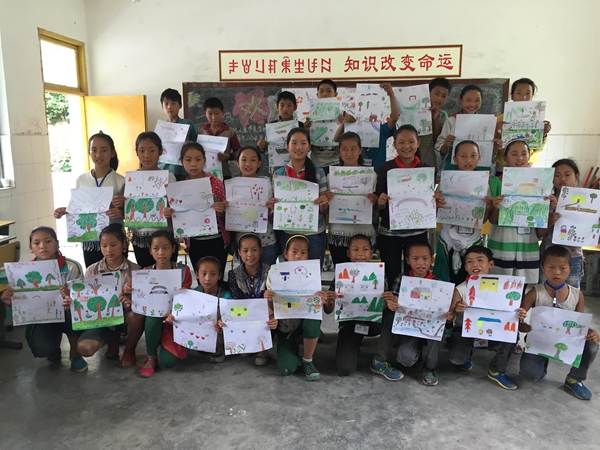 1438765566671018375.jpg 夏令营前后孩子们所画“我的美丽家乡”对比.jpg