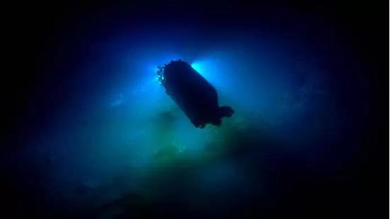 “深海勇士”在海马冷泉区科考 &nbsp;（“海马”号/摄）