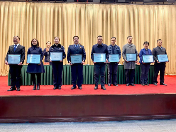 1606906576000336993.jpg 1606906247953020184.jpg