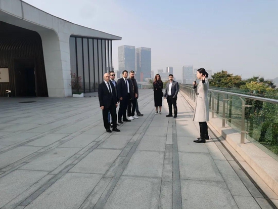 1703118426723024185.jpg 640.jpg